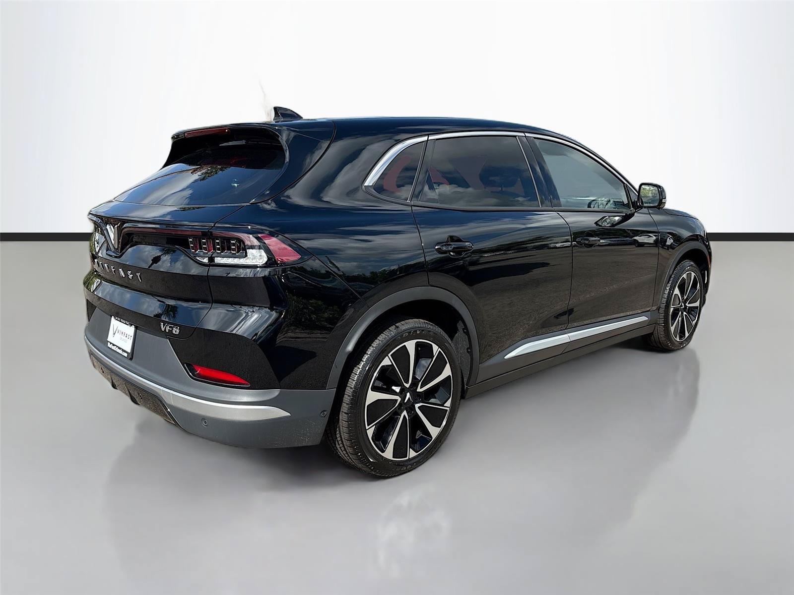 New 2025 VinFast VF 8 Plus AWD/4WD image 7