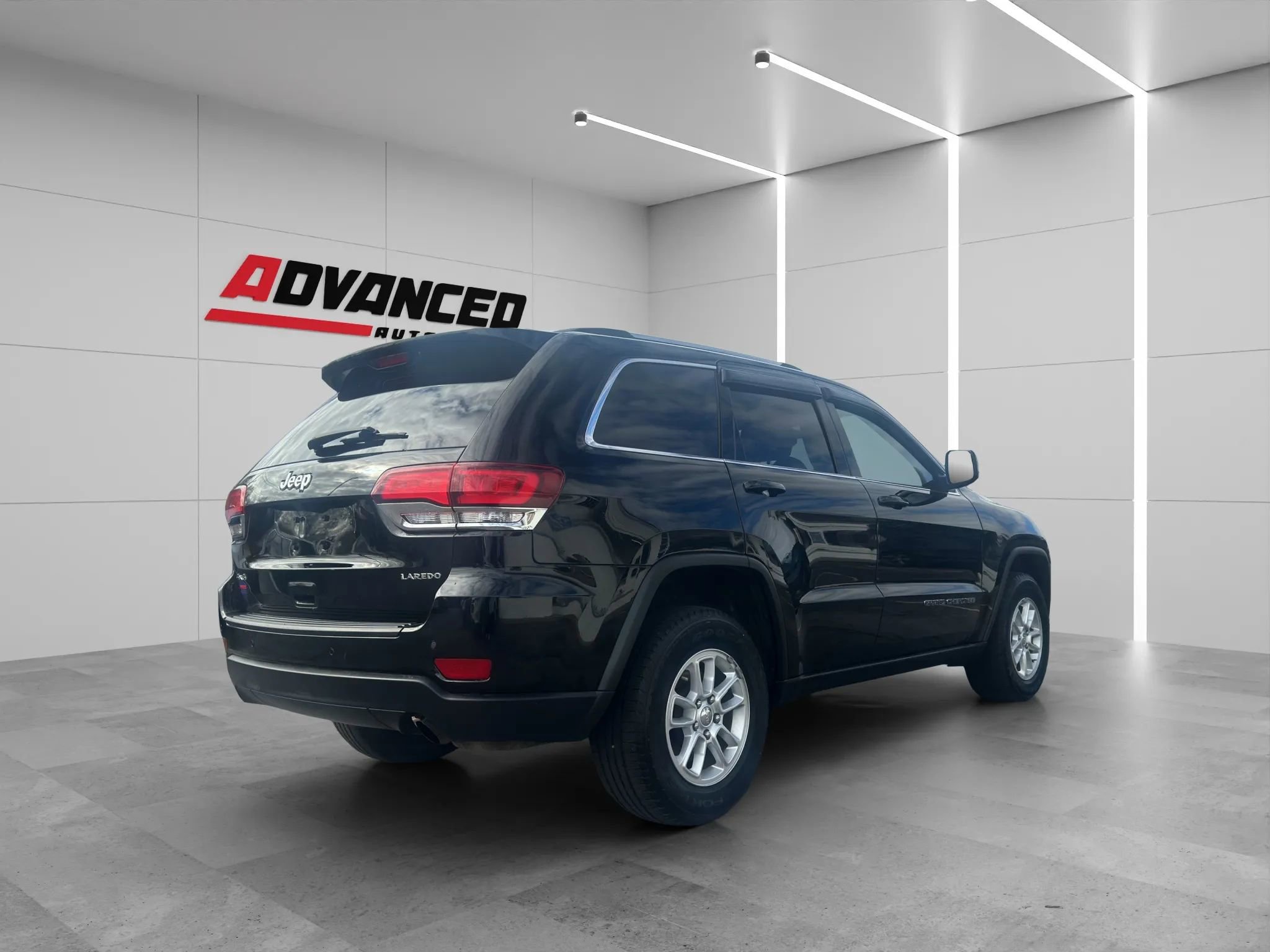 Used 2020 Jeep Grand Cherokee Laredo AWD/4WD image 6