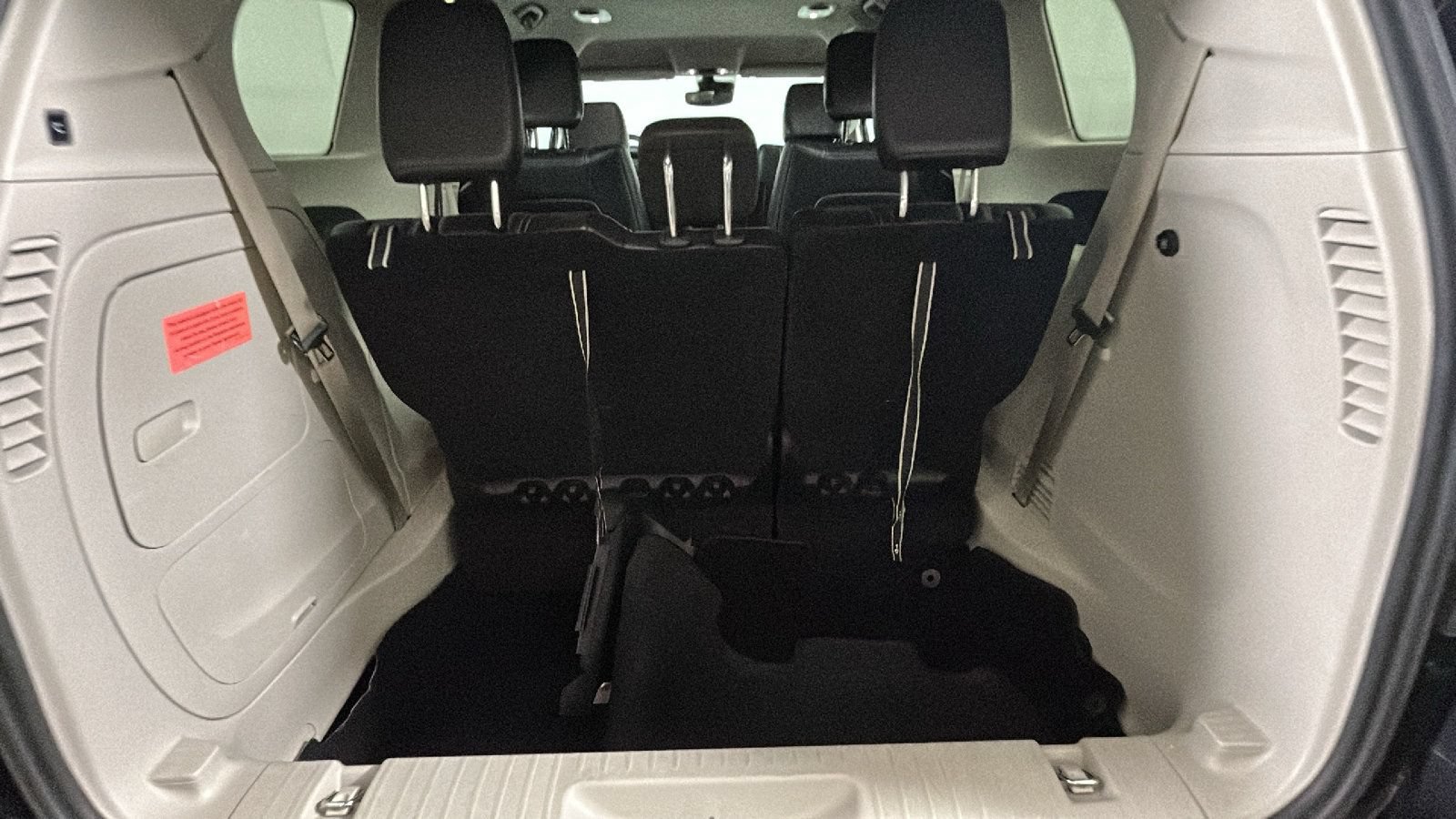 Used 2024 Chrysler Pacifica Limited FWD image 32