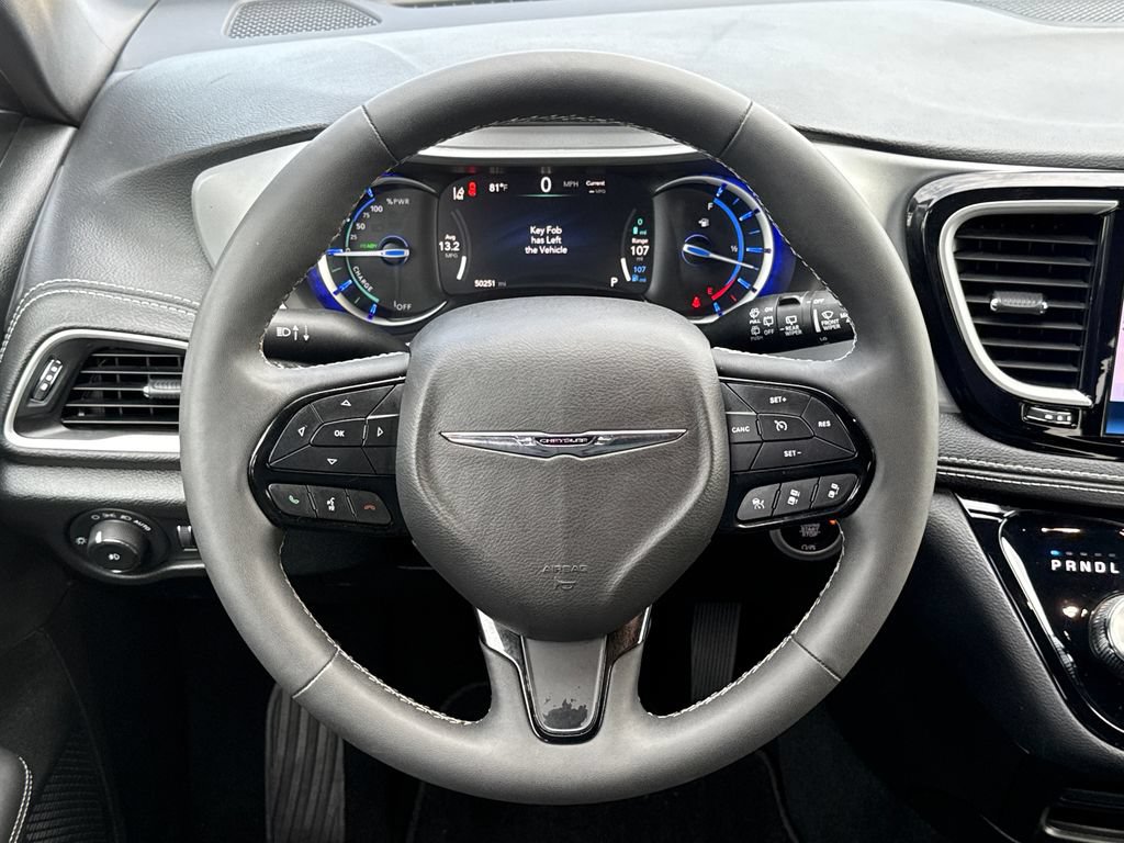 Used 2024 Chrysler Pacifica Limited FWD image 16