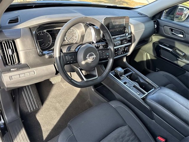 Used 2022 Nissan Pathfinder SV image 18