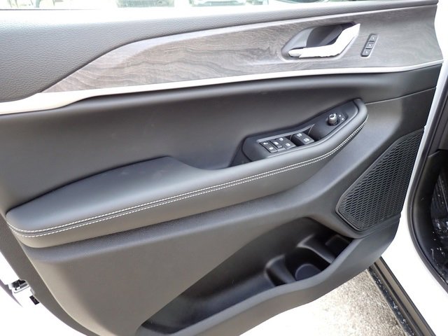 New 2025 Jeep Grand Cherokee L Limited image 14