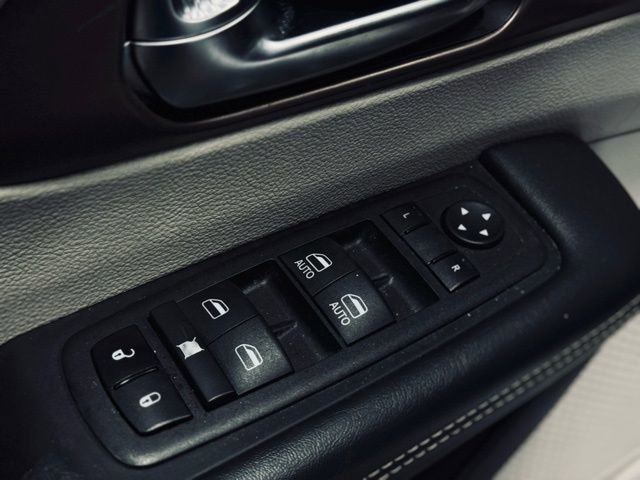 Used 2023 Chrysler Voyager LX image 14