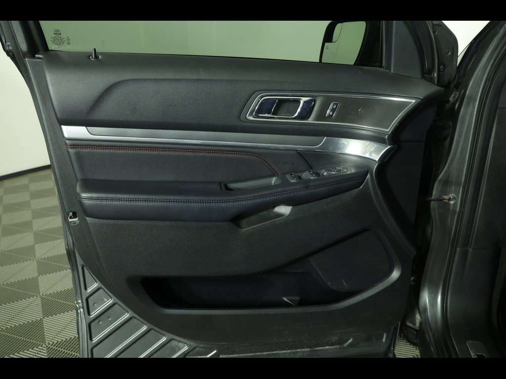 Used 2018 Ford Explorer Sport image 17