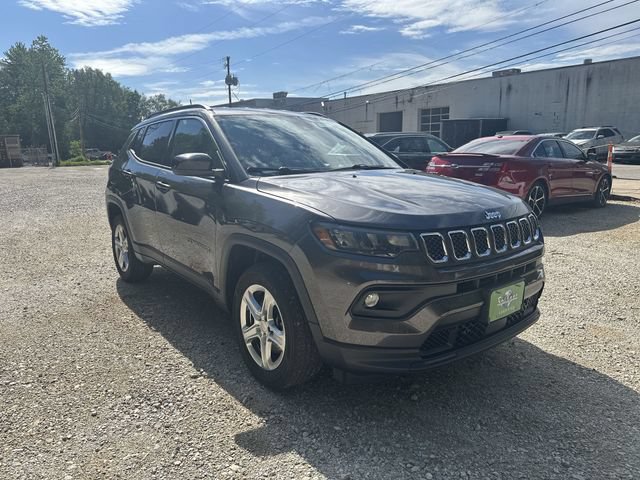 Used 2023 Jeep Compass Latitude w/ Convenience Group AWD/4WD image 12