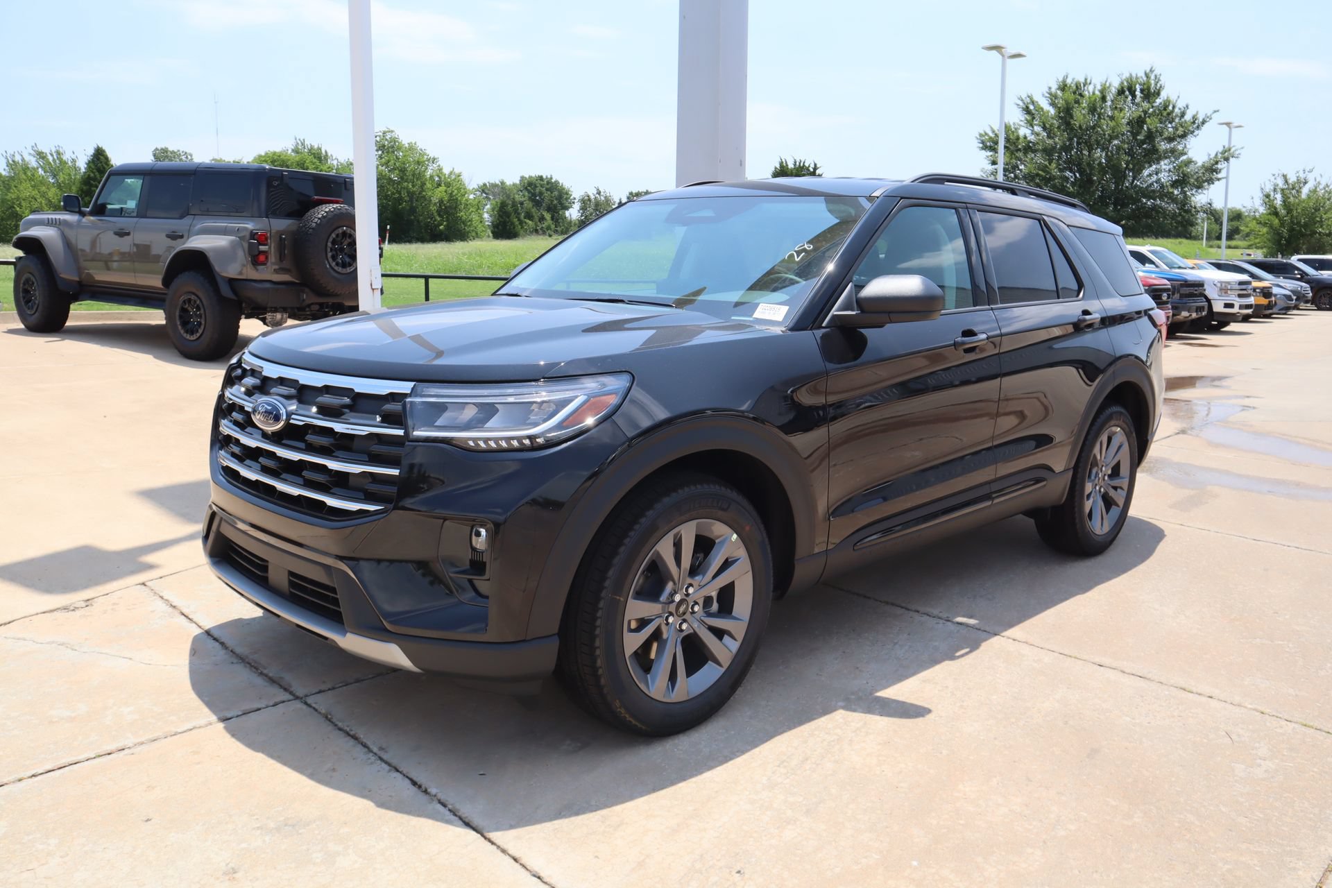 New 2026 Ford Explorer Active w/ Active Comfort Package AWD/4WD image 11