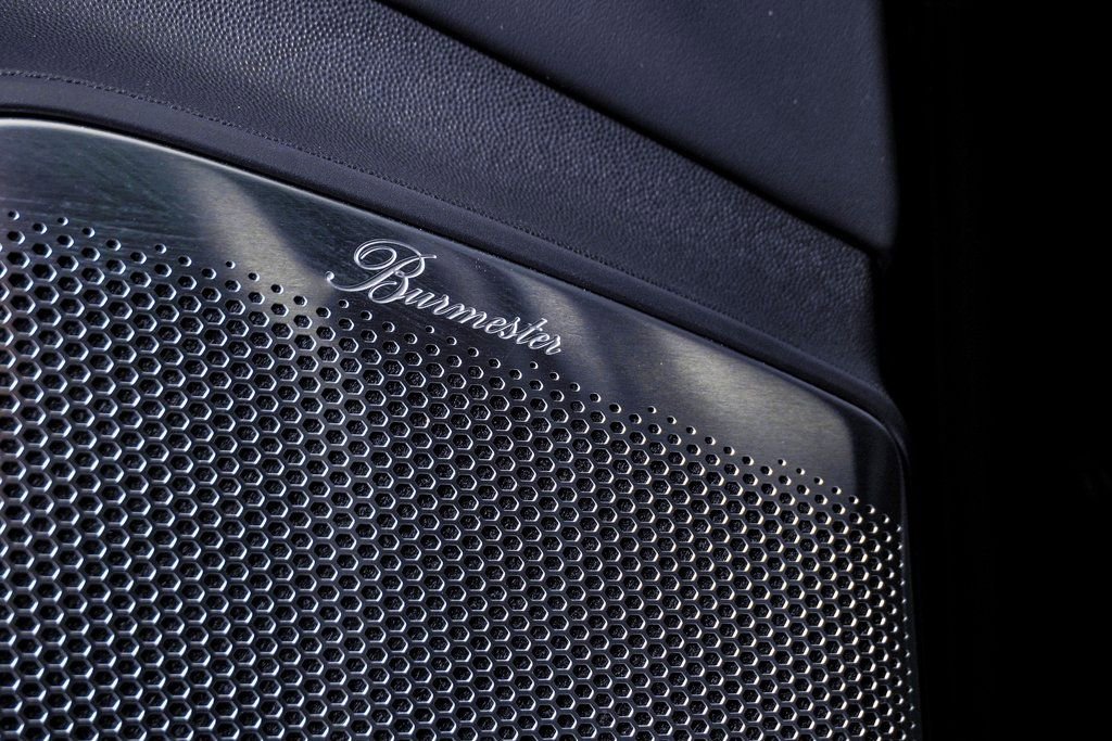 Certified 2025 Porsche Macan Turbo Electric image 28