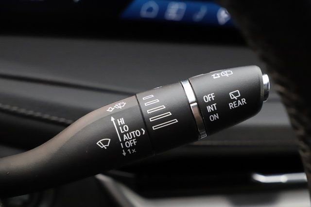 Used 2025 Cadillac XT4 Premium Luxury image 36