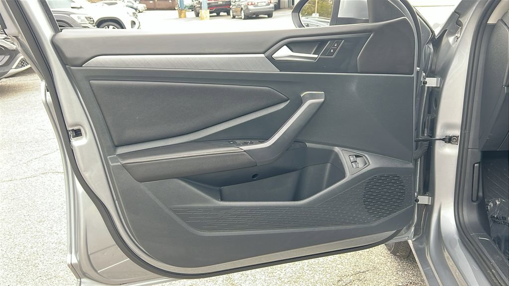 Certified 2024 Volkswagen Jetta SE image 15