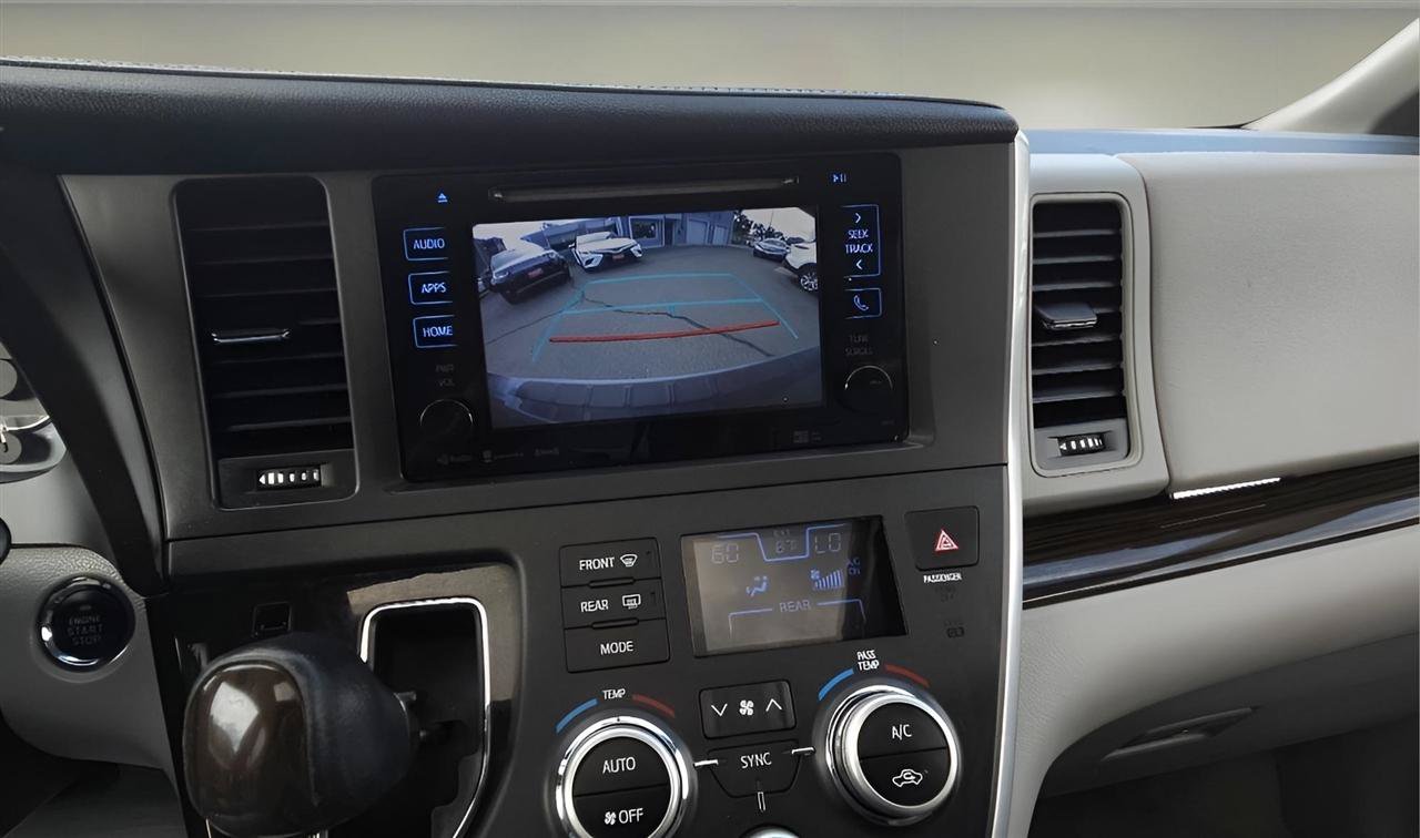 Used 2017 Toyota Sienna XLE Premium w/ Outdoor Package AWD/4WD image 22