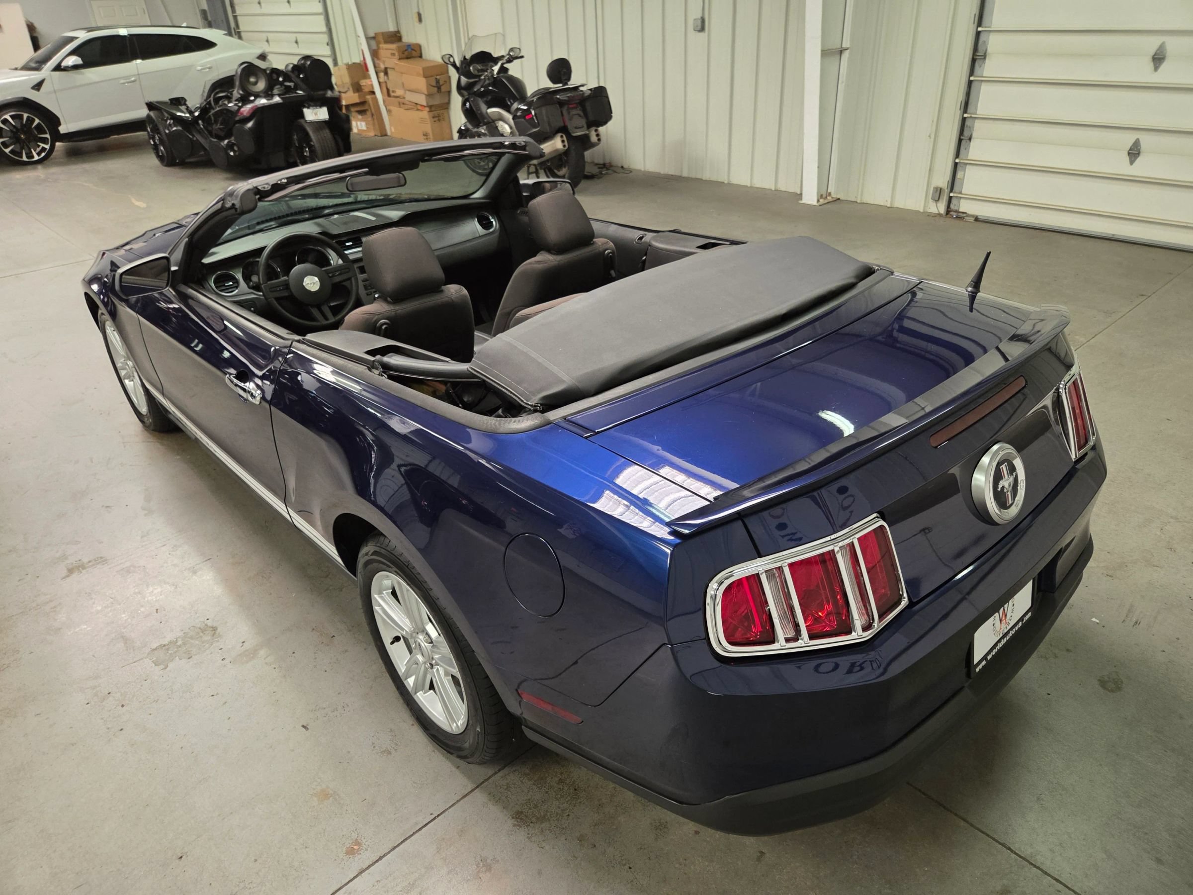 Used 2010 Ford Mustang Convertible RWD image 6