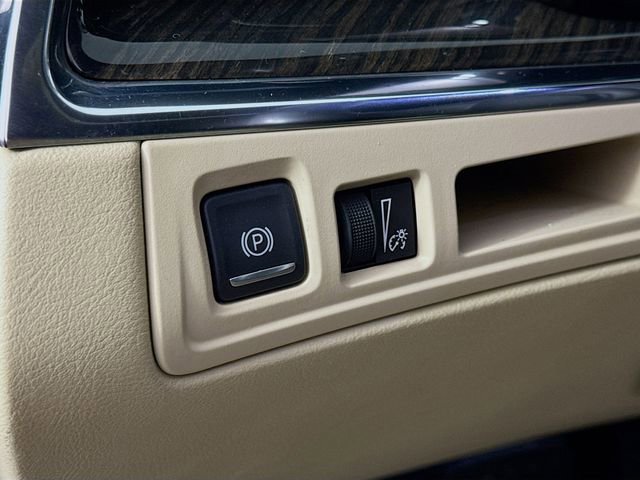 Used 2018 Cadillac XT5 AWD image 10