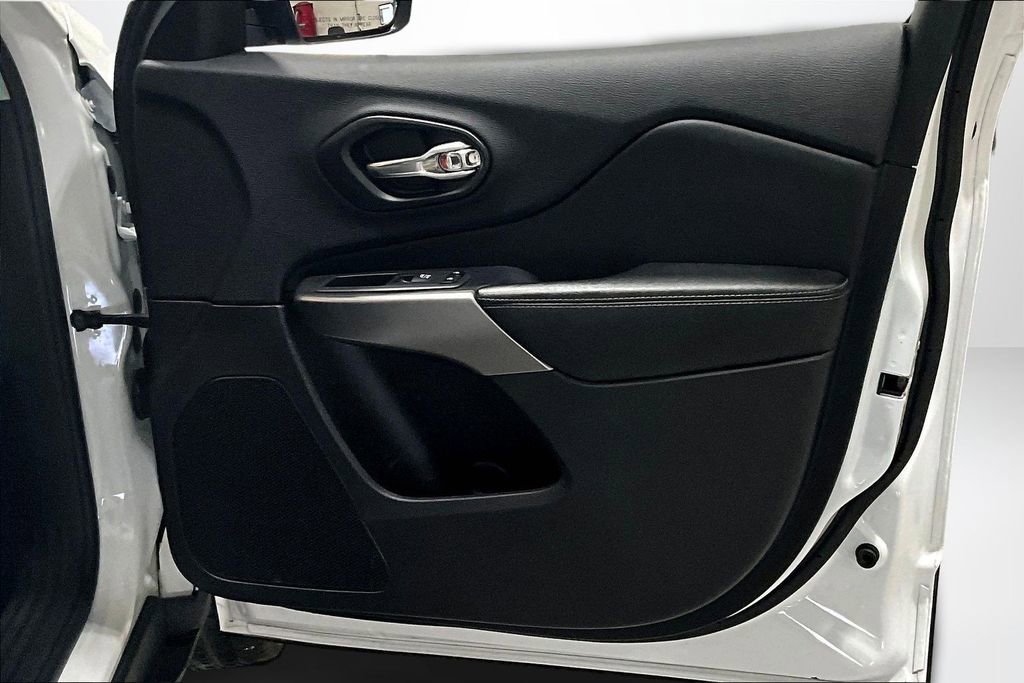 Used 2022 Jeep Cherokee Limited image 28