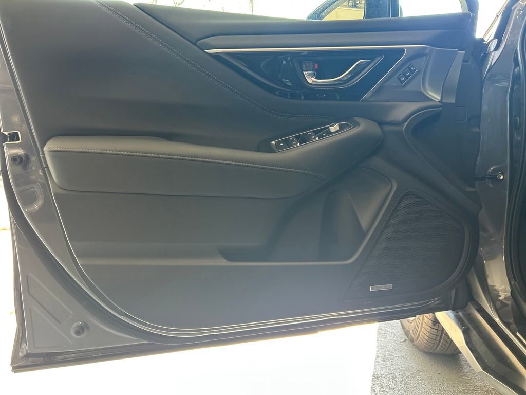 Used 2021 Subaru Outback Limited image 12