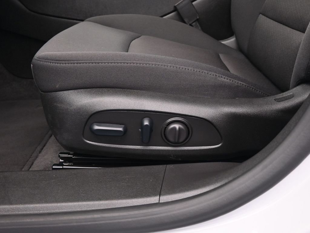 Used 2024 Chevrolet Malibu LT image 21