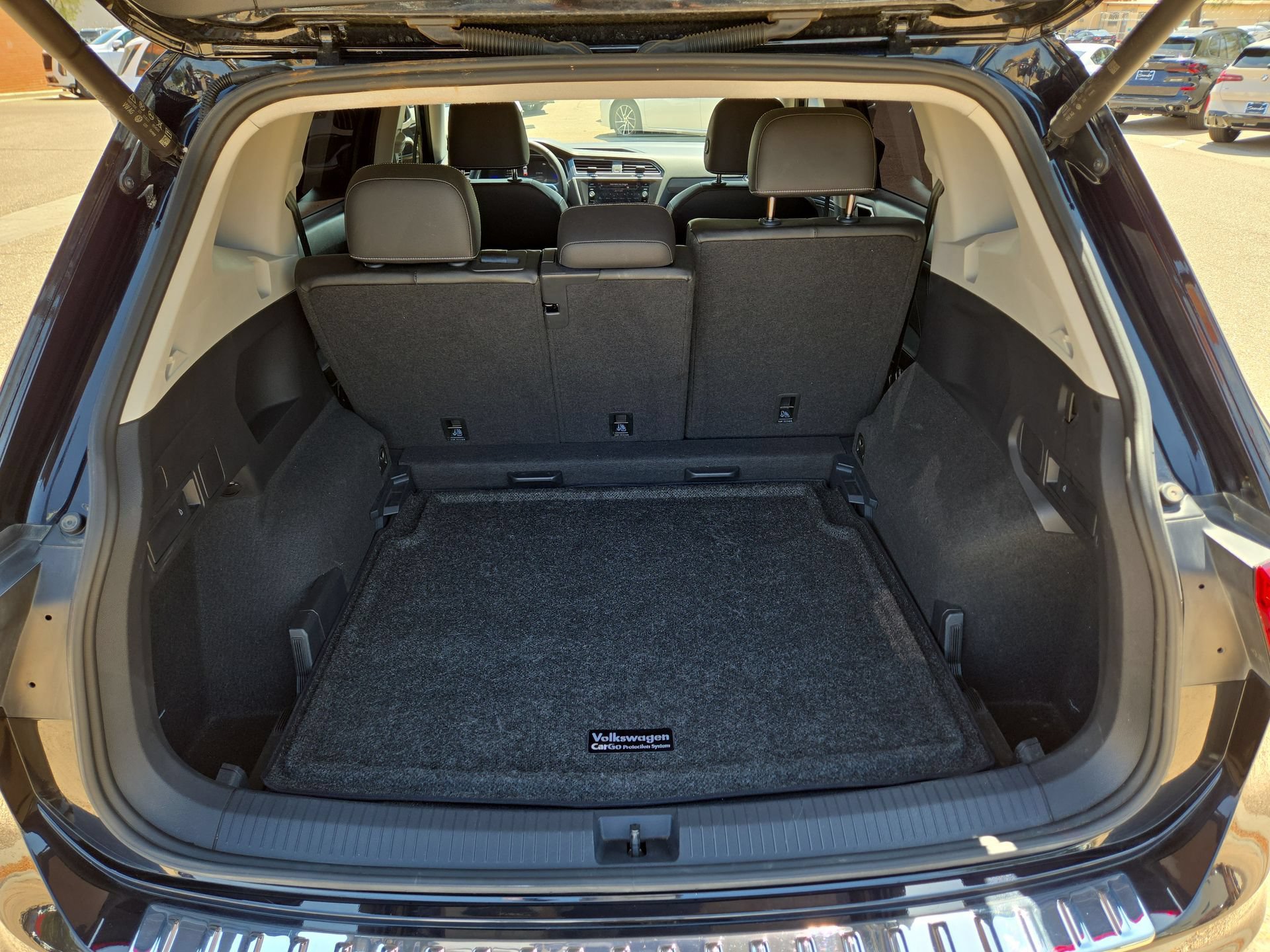 Used 2024 Volkswagen Tiguan SE AWD/4WD image 12