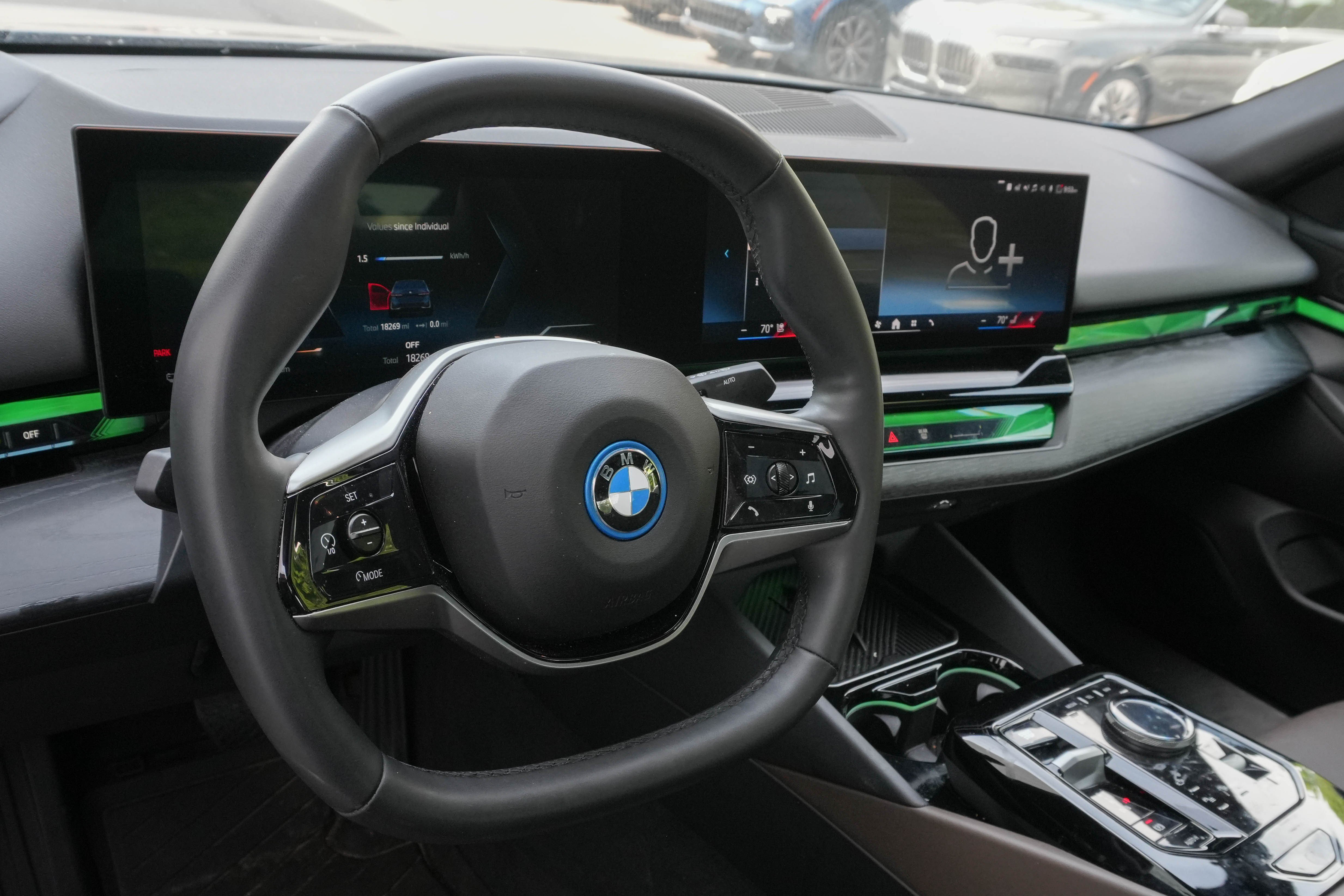 Certified 2024 BMW i5 eDrive40i w/ Convenience Package RWD image 9