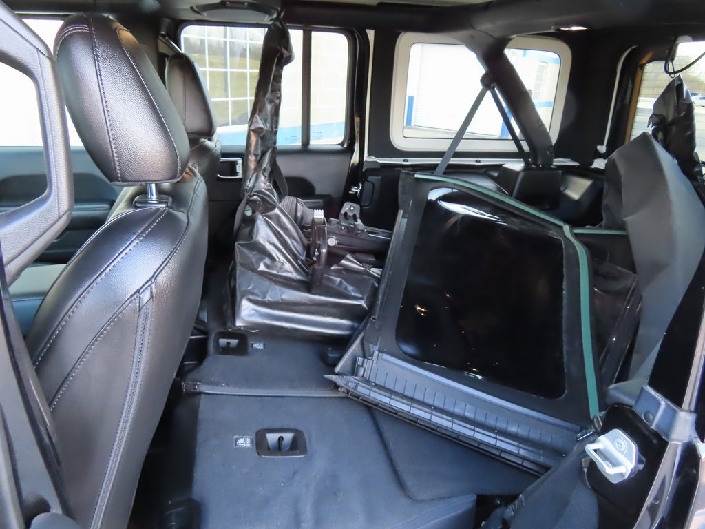 Used 2023 Jeep Wrangler Sahara image 24