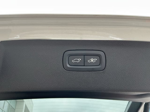 Certified 2025 Volvo XC90 B5 Core AWD/4WD image 11