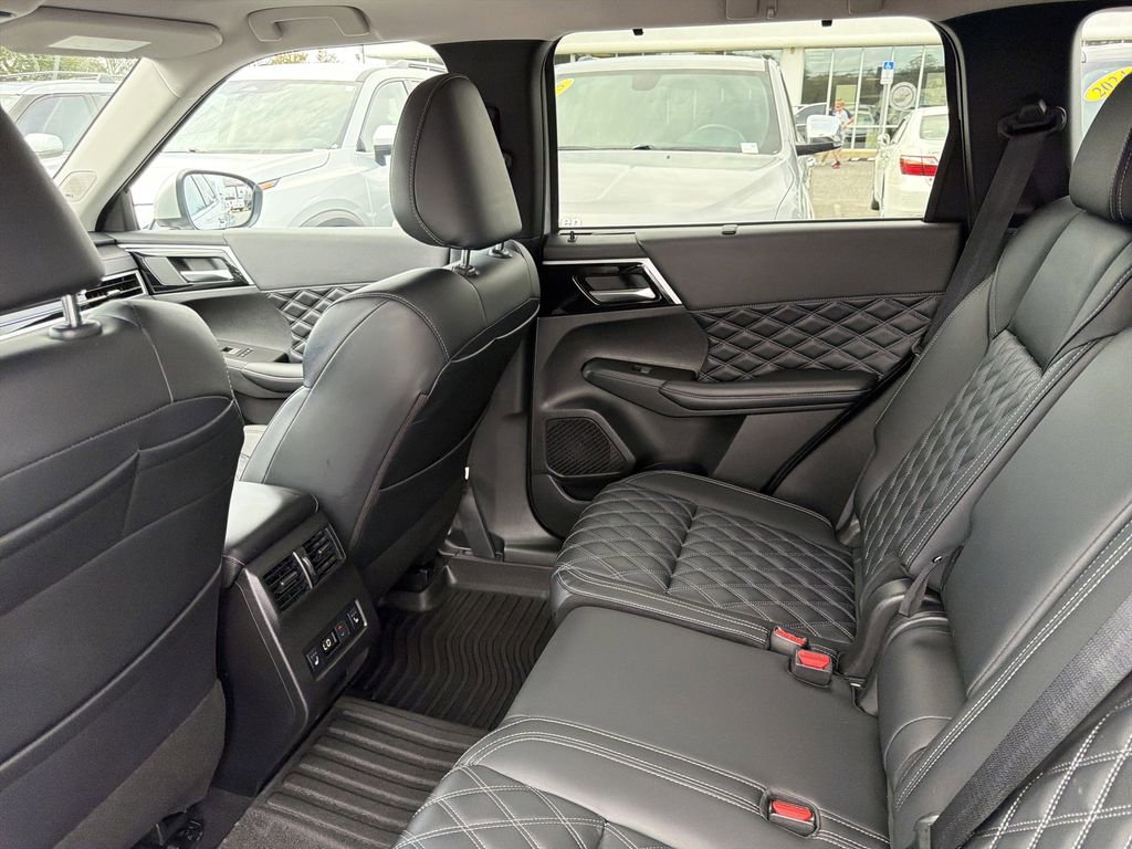 Used 2024 Mitsubishi Outlander SEL image 18