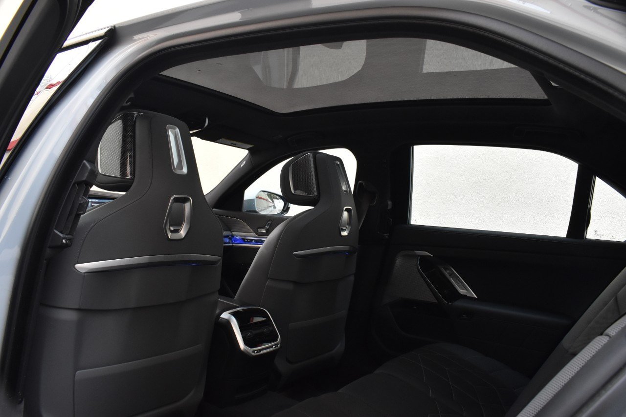 Used 2023 BMW i7 xDrive60 AWD/4WD image 17