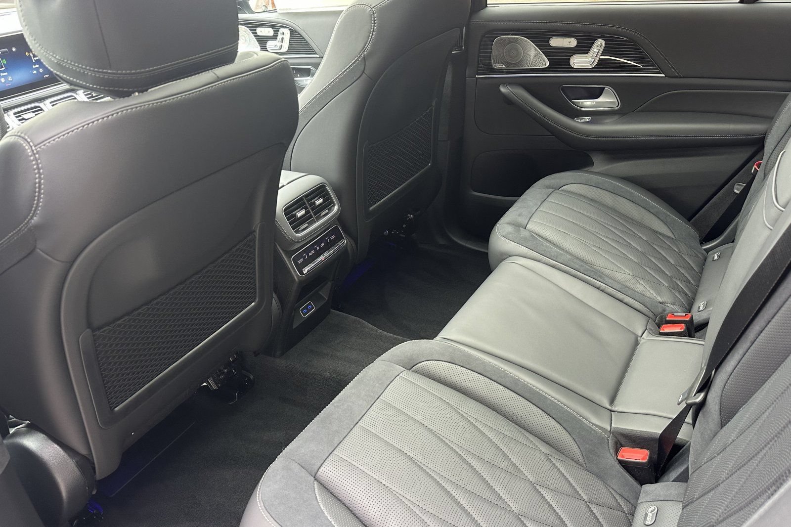 New 2026 Mercedes-Benz GLS 63 AMG 4MATIC image 12