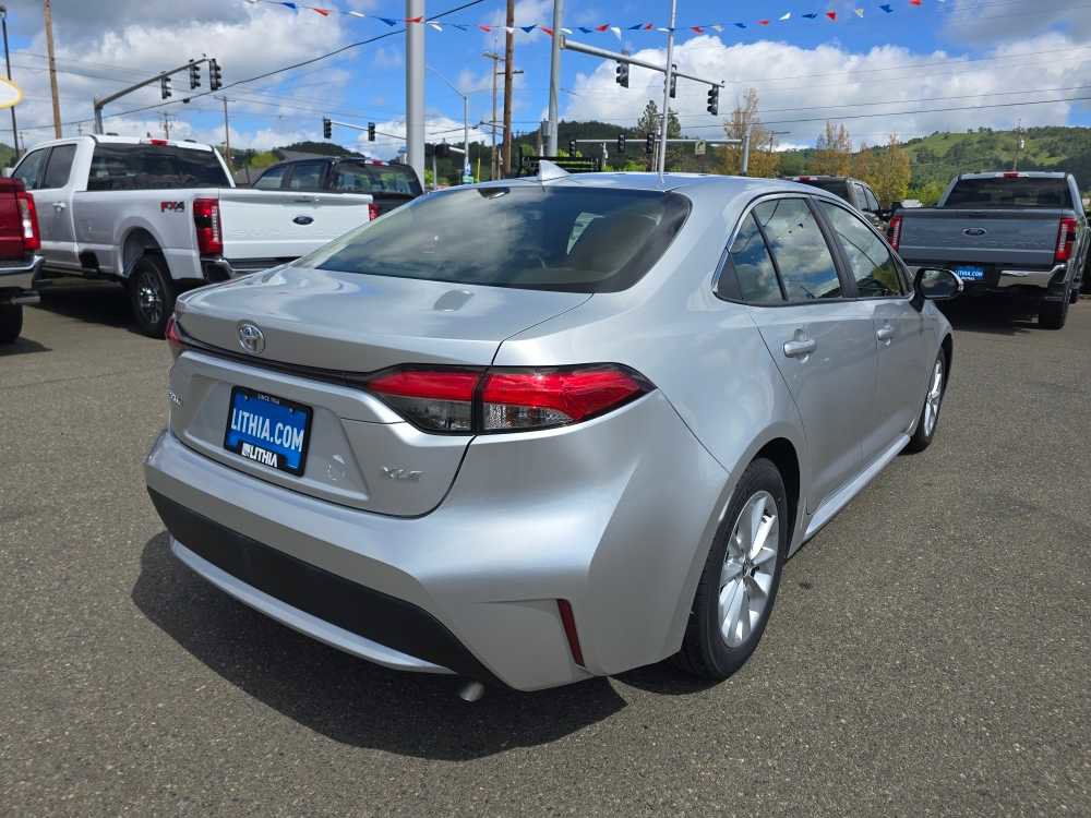 Used 2021 Toyota Corolla XLE w/ Carpet Mat Package (TMS) FWD image 5