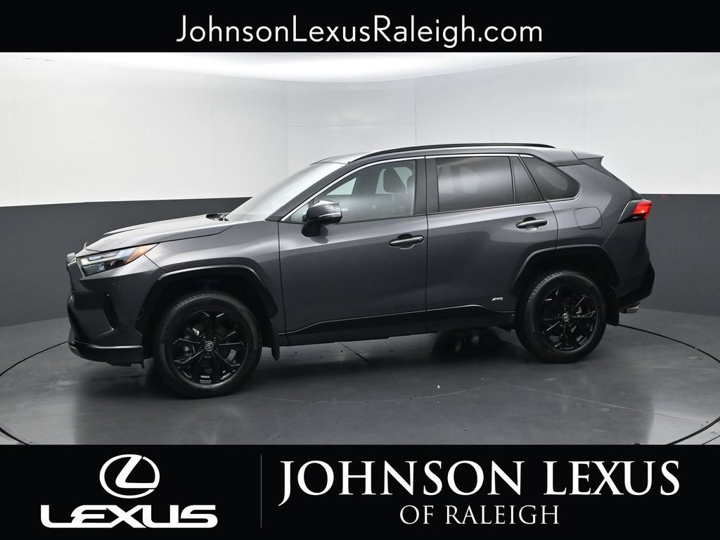 Used 2025 Toyota RAV4 SE AWD/4WD image 2