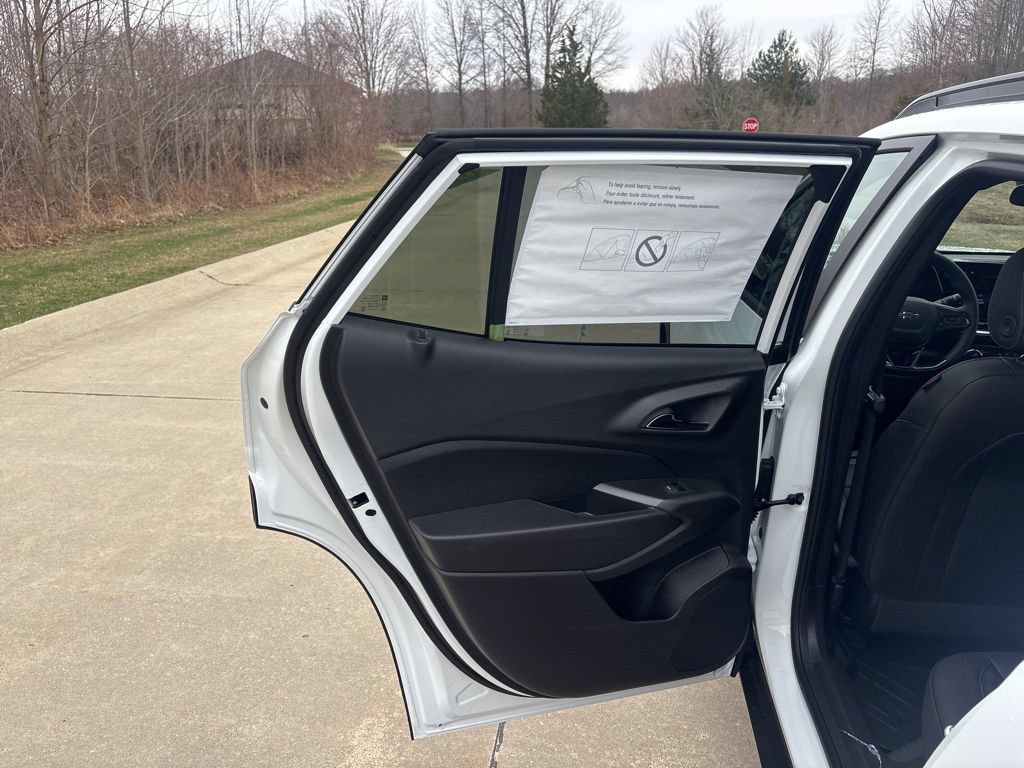 New 2026 Chevrolet Trax RS w/ Sunroof Package FWD image 40