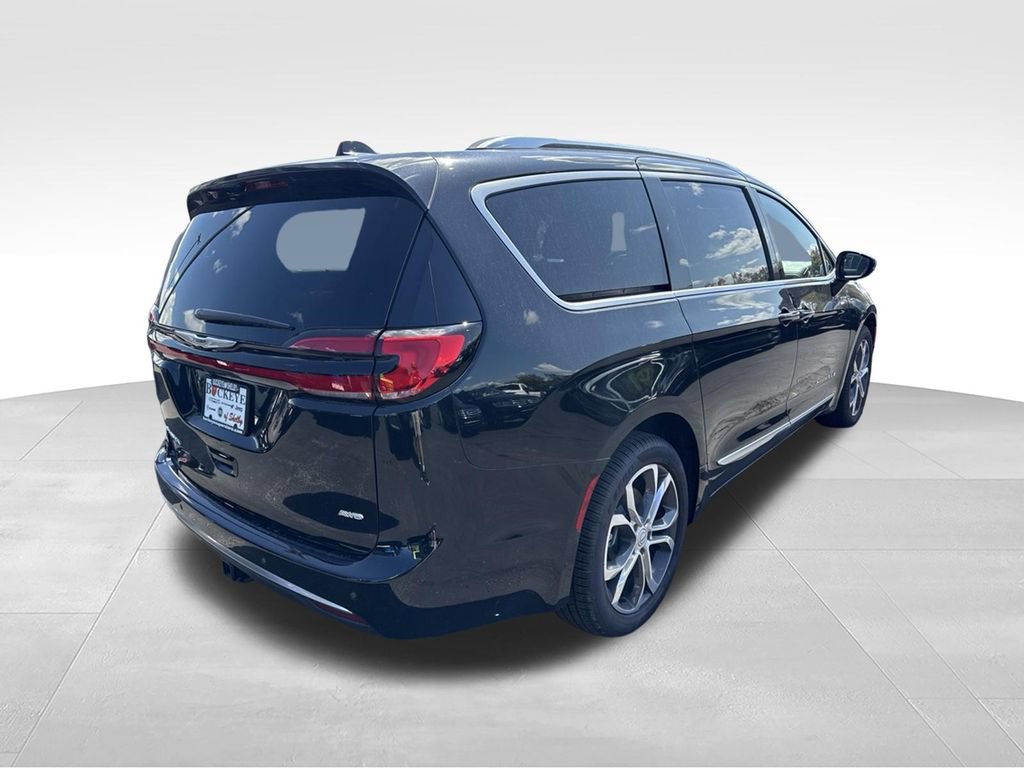 New 2026 Chrysler Pacifica Pinnacle w/ Trailer Tow Group AWD/4WD image 8