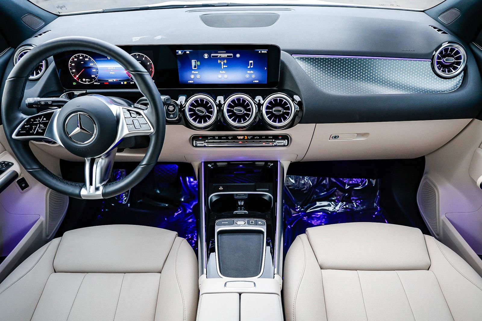 Certified 2025 Mercedes-Benz GLA 250 4MATIC image 10