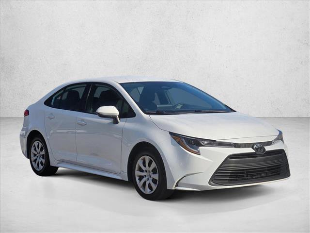 Used 2025 Toyota Corolla LE image 3