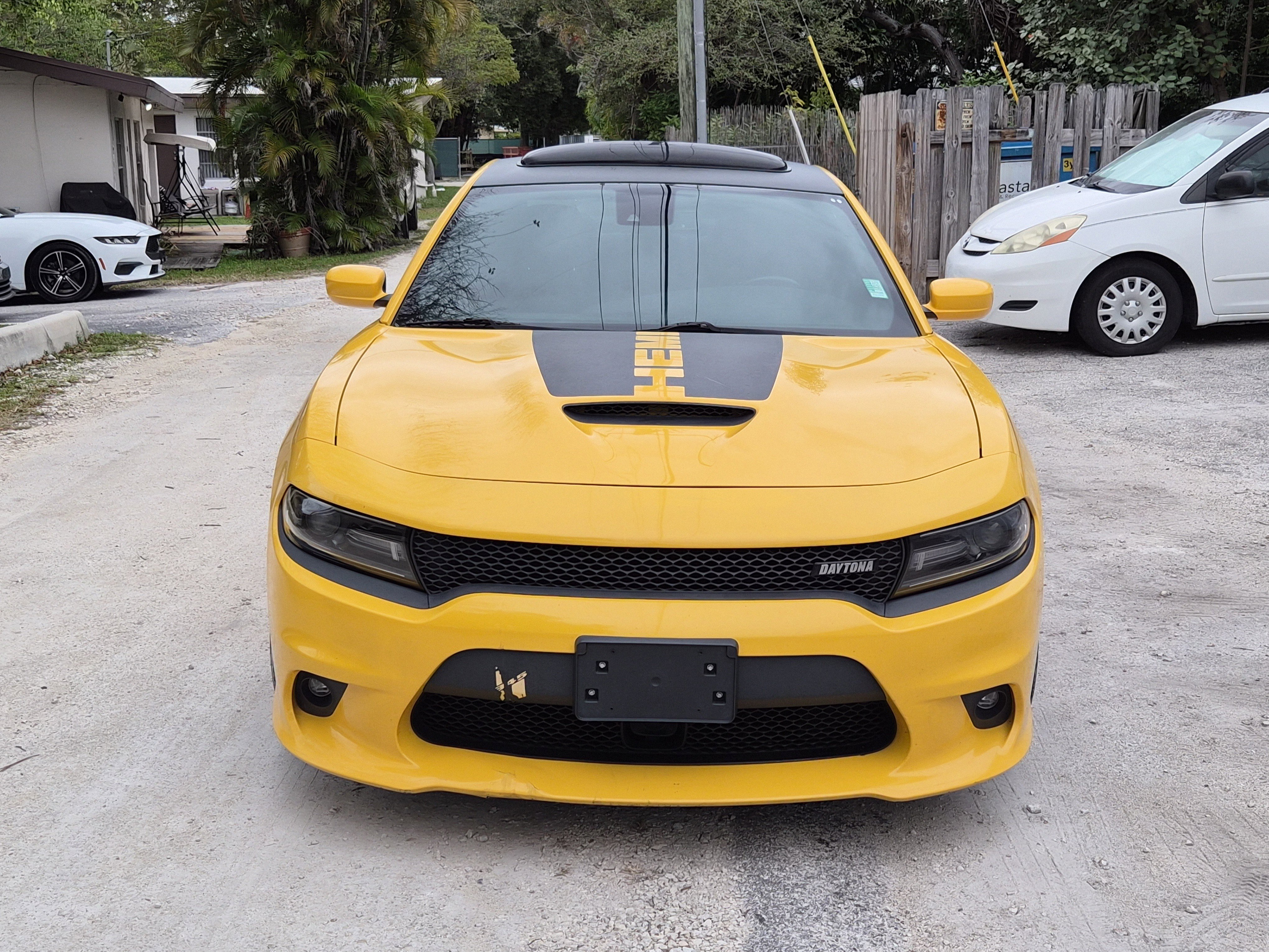 Used 2017 Dodge Charger R/T image 2