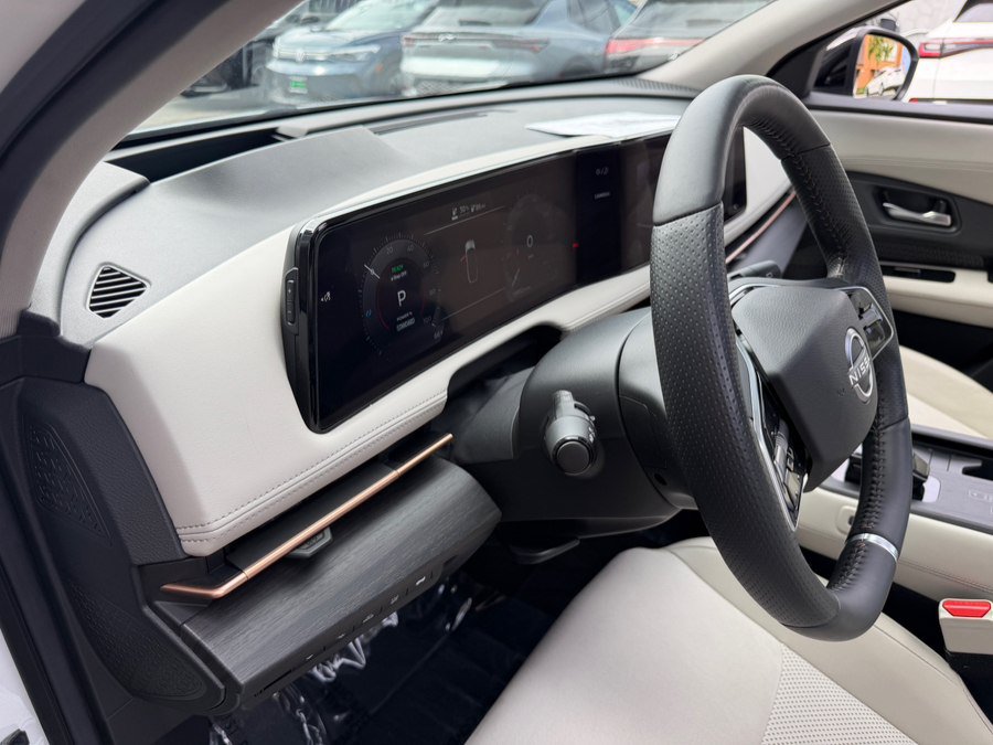 Used 2024 Nissan Ariya AWD image 10