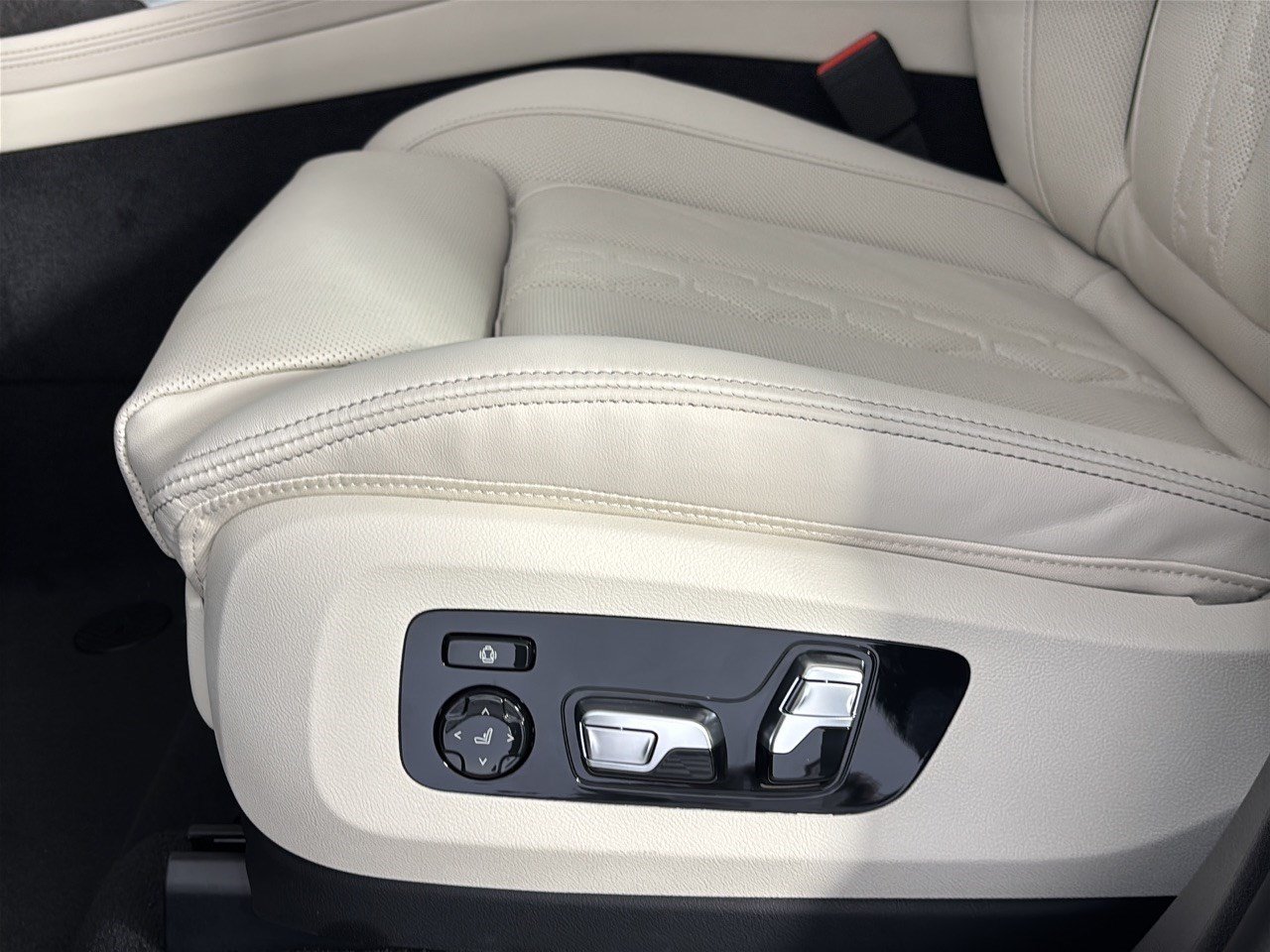 New 2027 BMW X7 xDrive40i AWD/4WD image 16