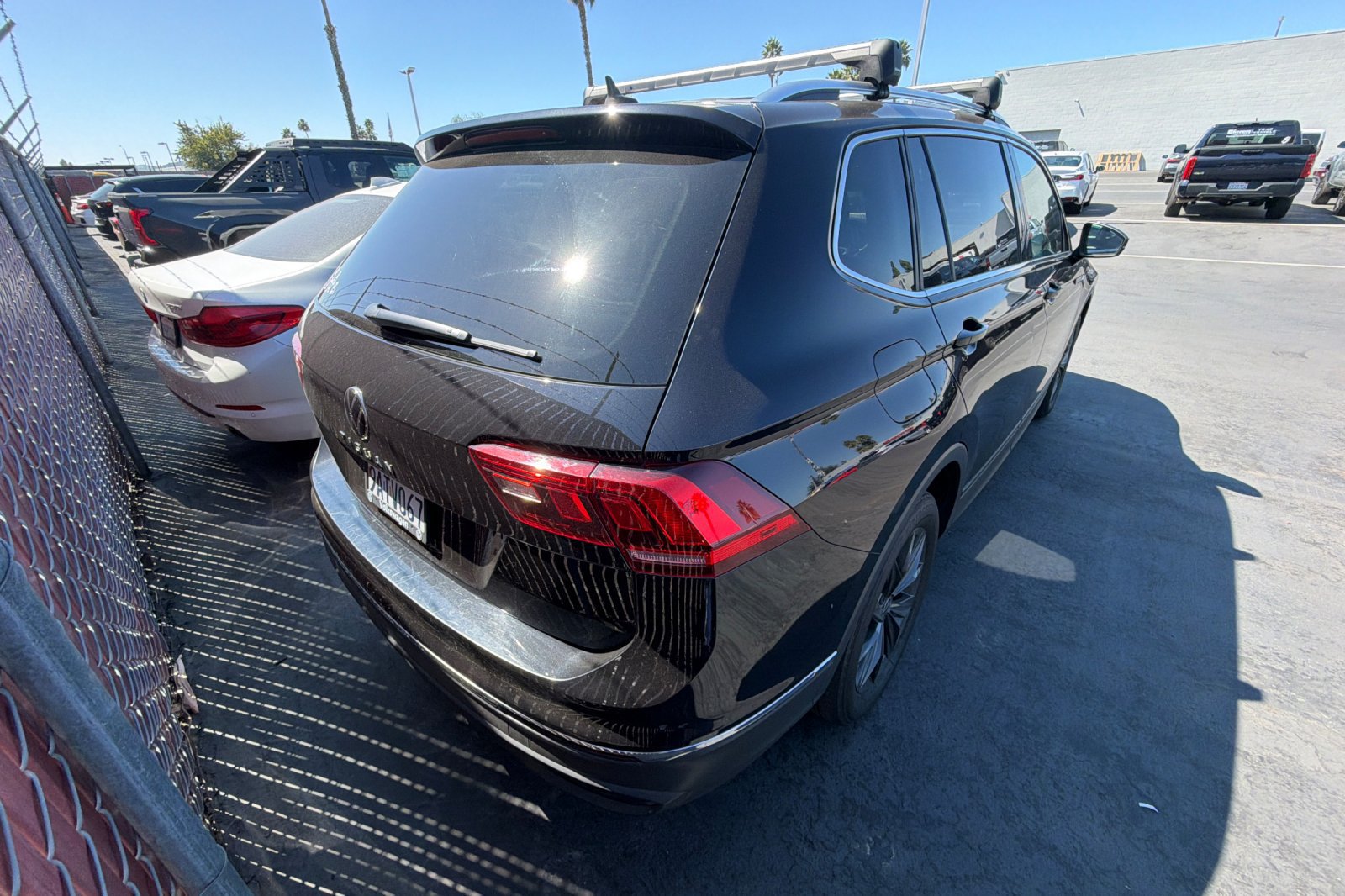 Used 2022 Volkswagen Tiguan SE FWD image 6