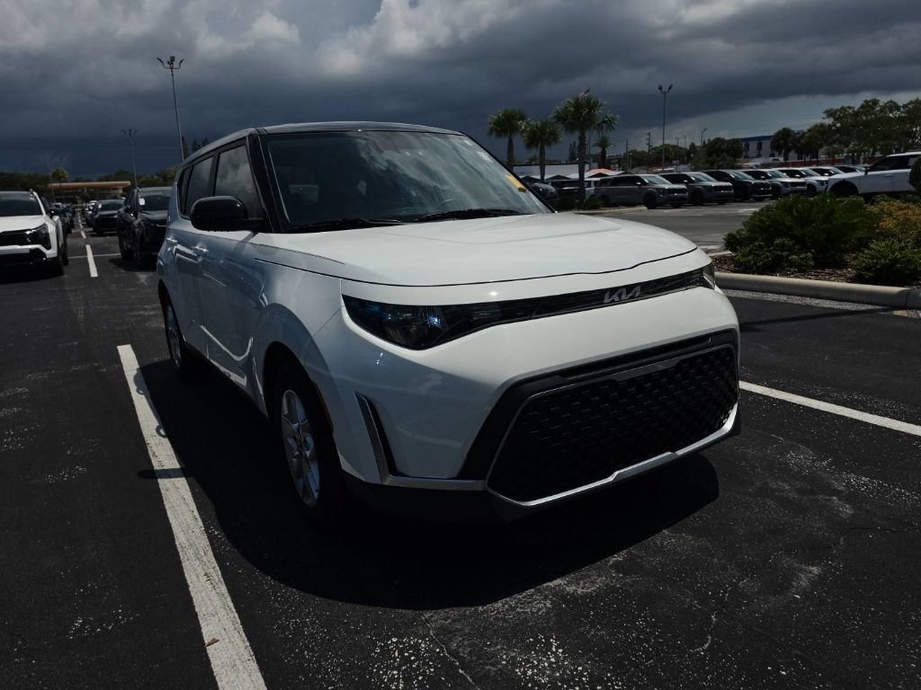 Certified 2024 Kia Soul S FWD image 2