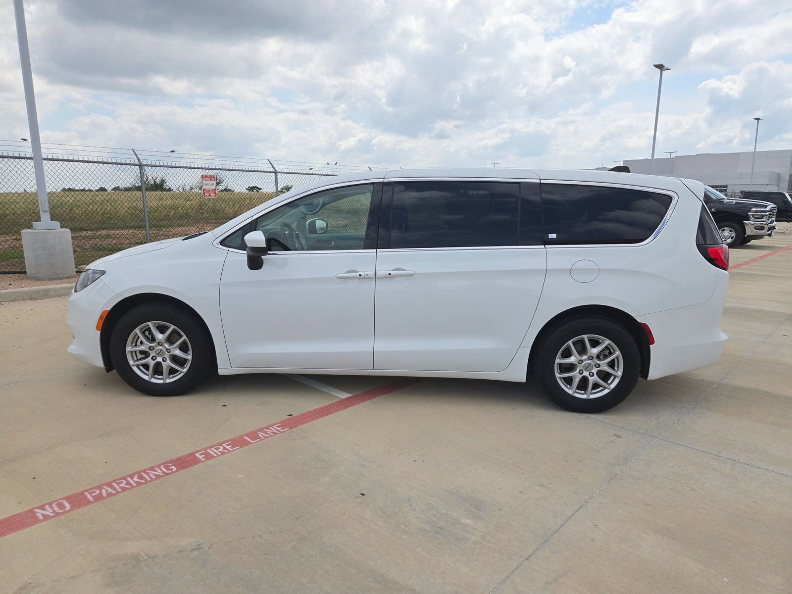 Certified 2023 Chrysler Voyager LX FWD image 6