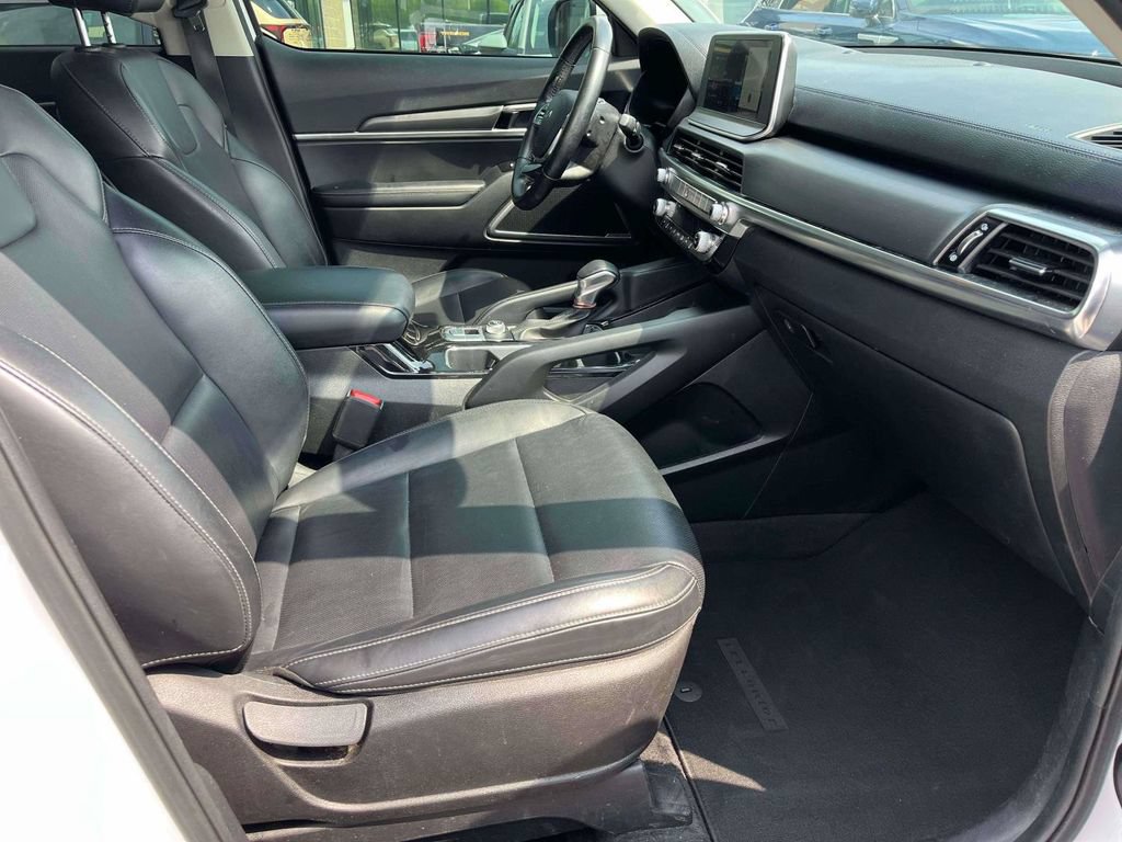 Used 2022 Kia Telluride LX FWD image 14