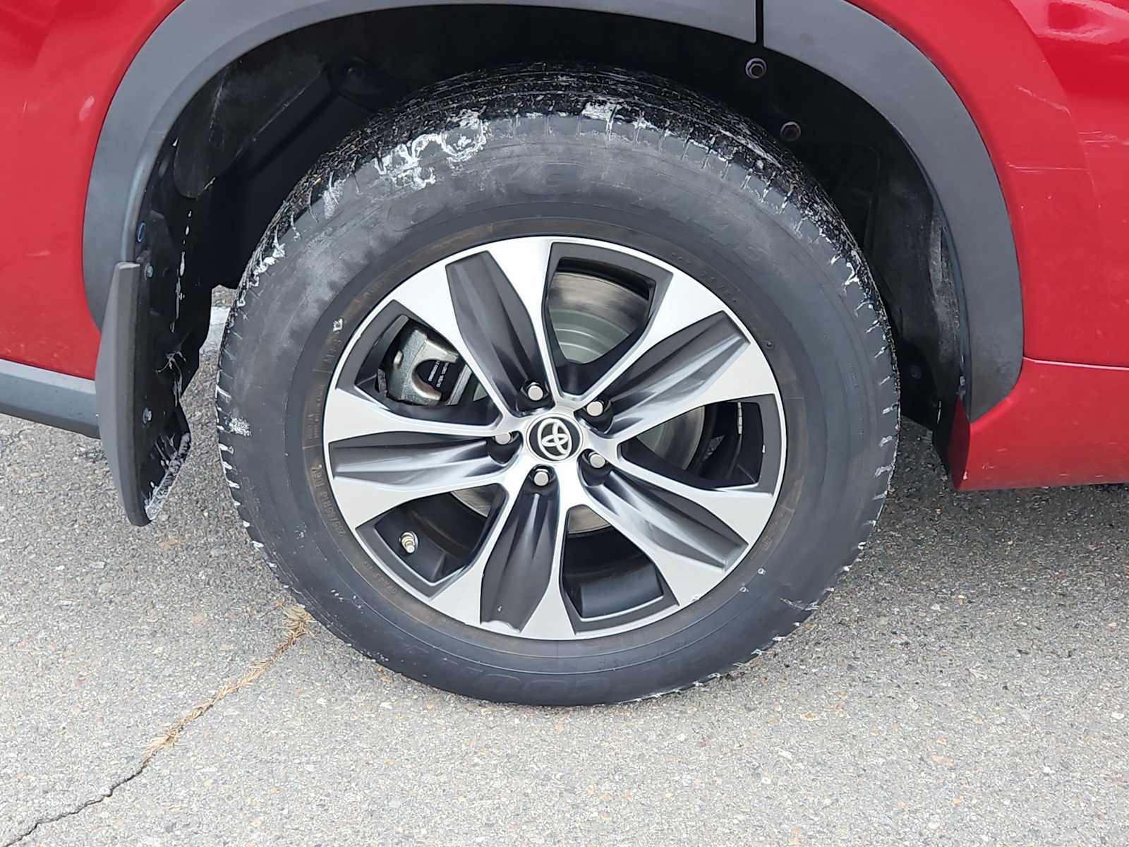 Used 2020 Toyota Highlander XLE image 9