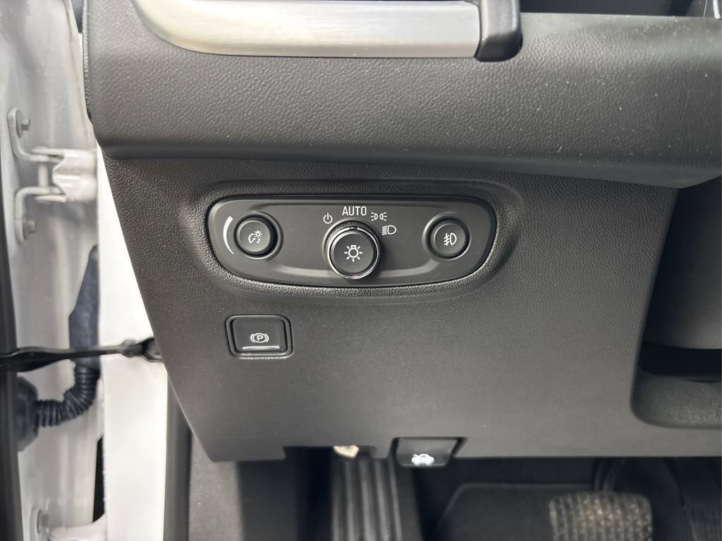 Used 2022 GMC Terrain SLT image 25