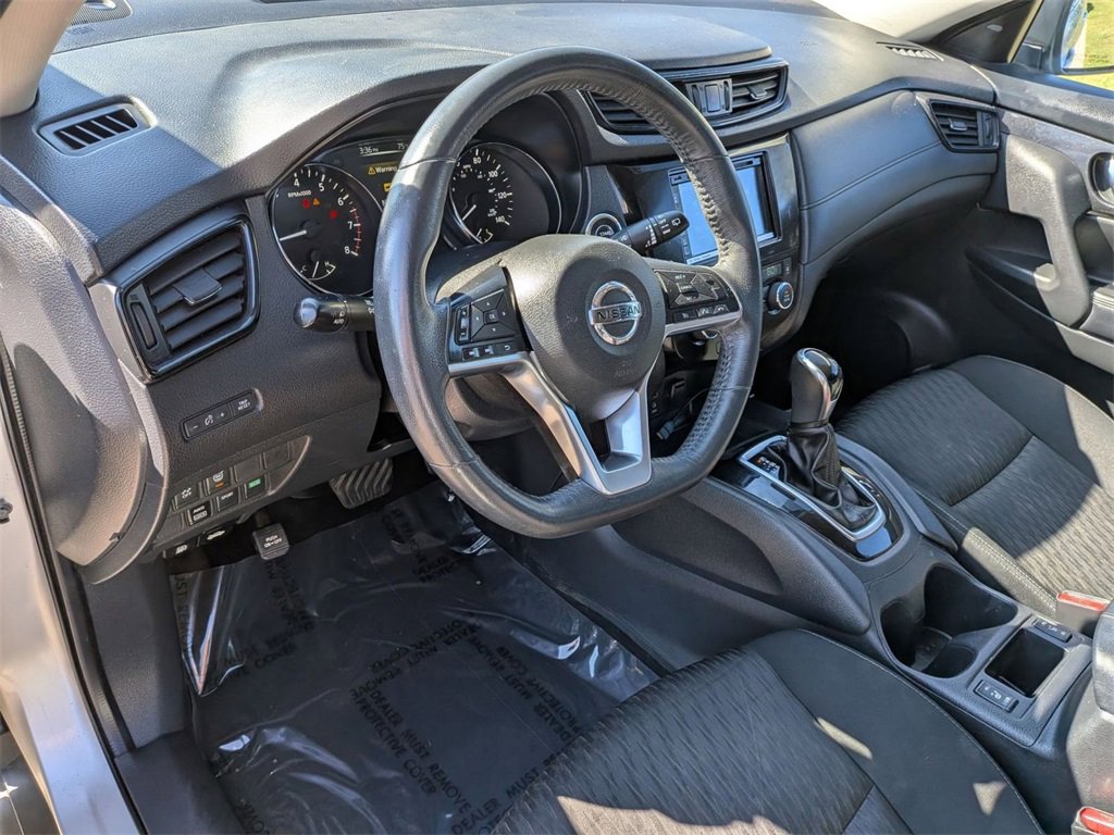 Used 2017 Nissan Rogue SV image 11