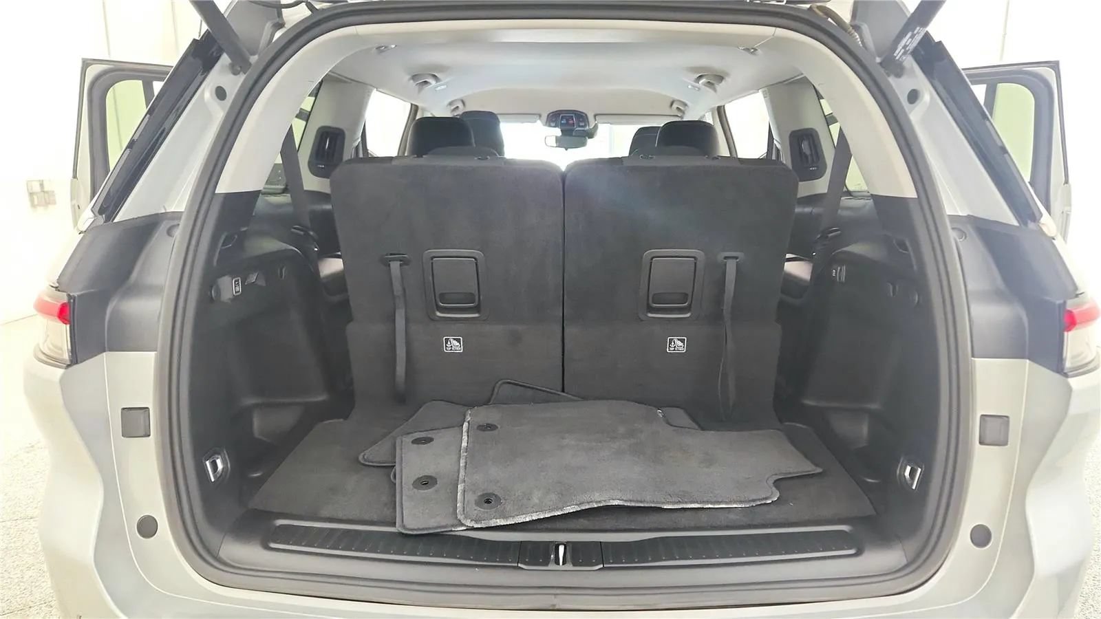 Used 2022 Jeep Grand Cherokee L Laredo w/ Luxury Tech Group I AWD/4WD image 40