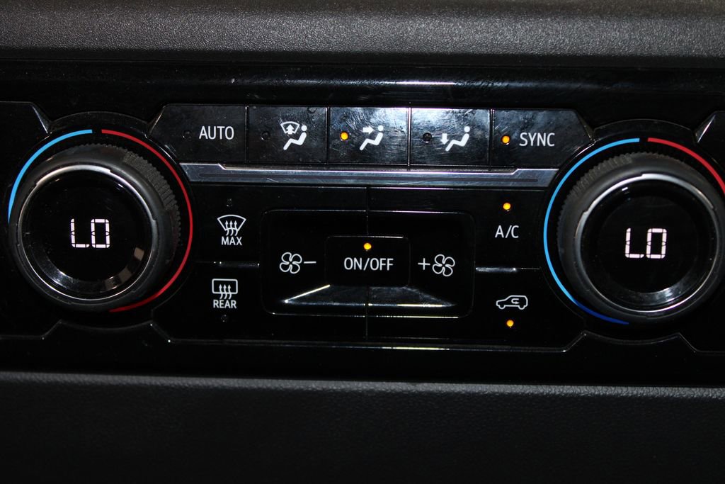 Used 2024 Chevrolet Silverado 1500 LT image 28