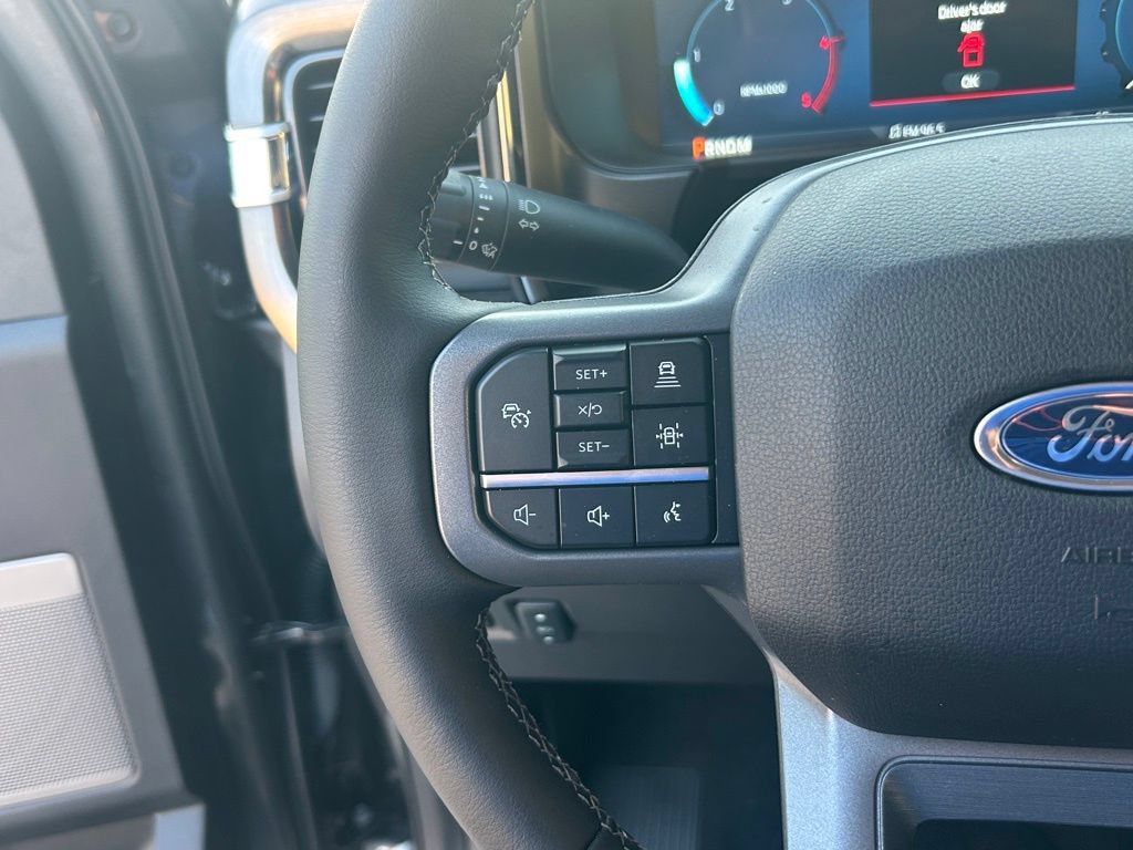 New 2026 Ford F250 Lariat w/ Black Appearance Package AWD/4WD image 39