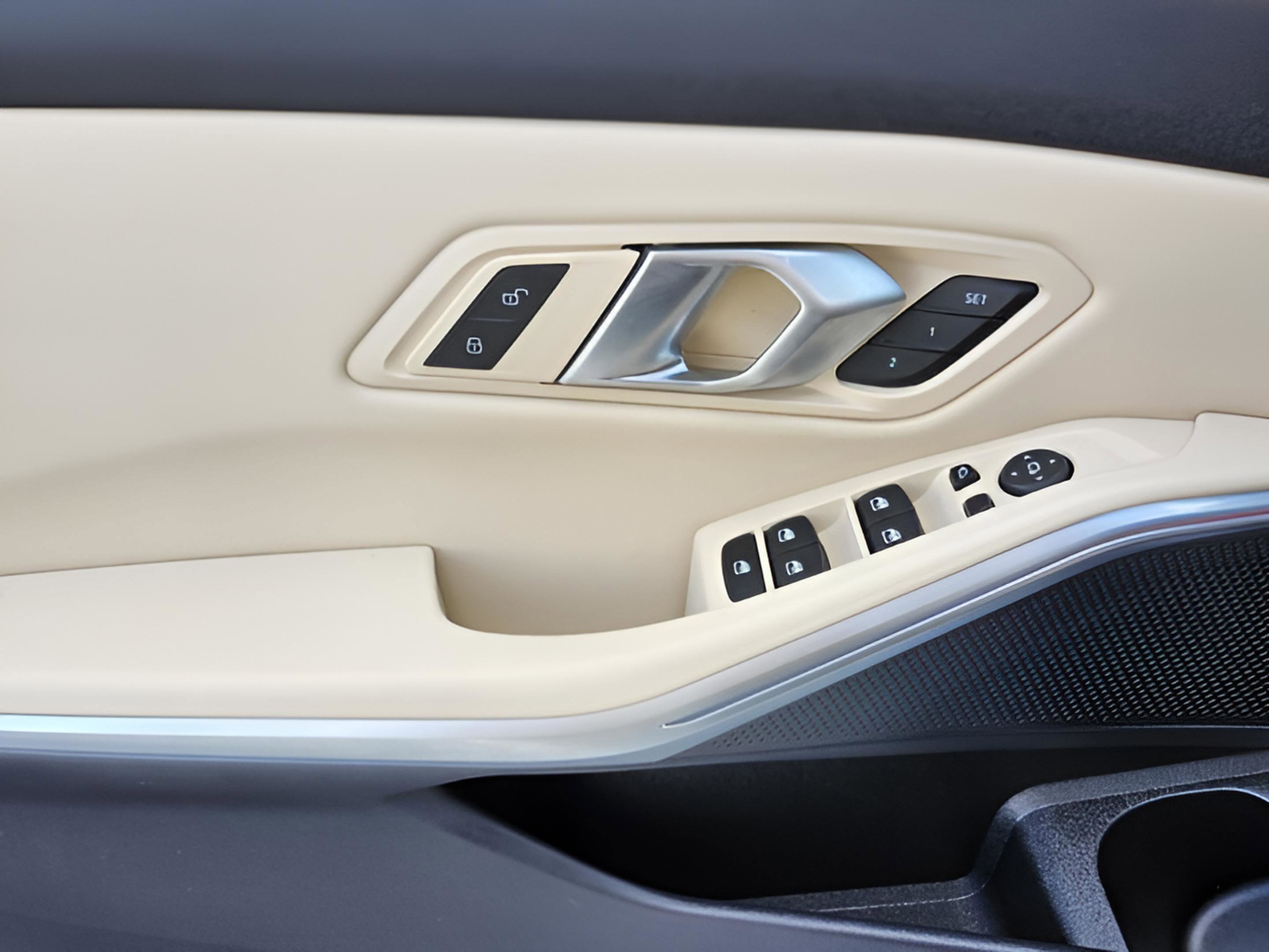 Certified 2025 BMW 330i Sedan w/ Premium Package image 40