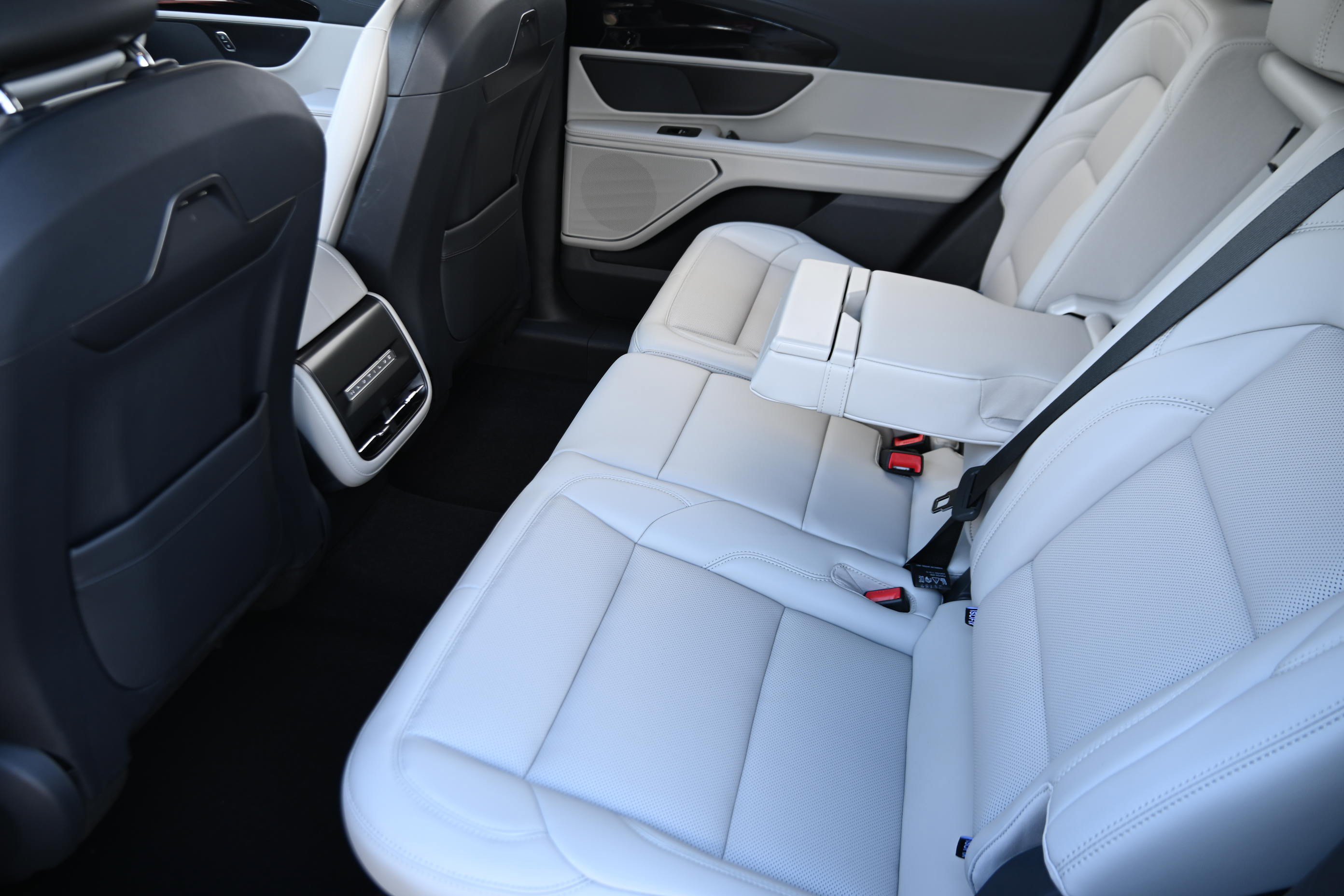 Used 2026 Lincoln Nautilus Premier AWD/4WD image 13