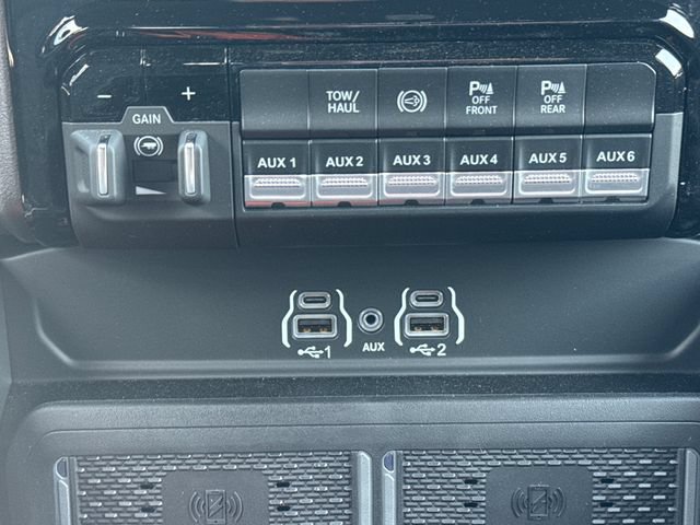 New 2026 RAM 3500 Big Horn AWD/4WD image 19