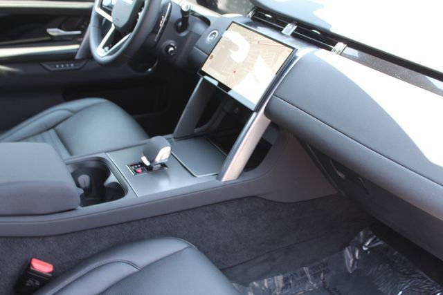 Used 2024 Land Rover Discovery Sport S image 27