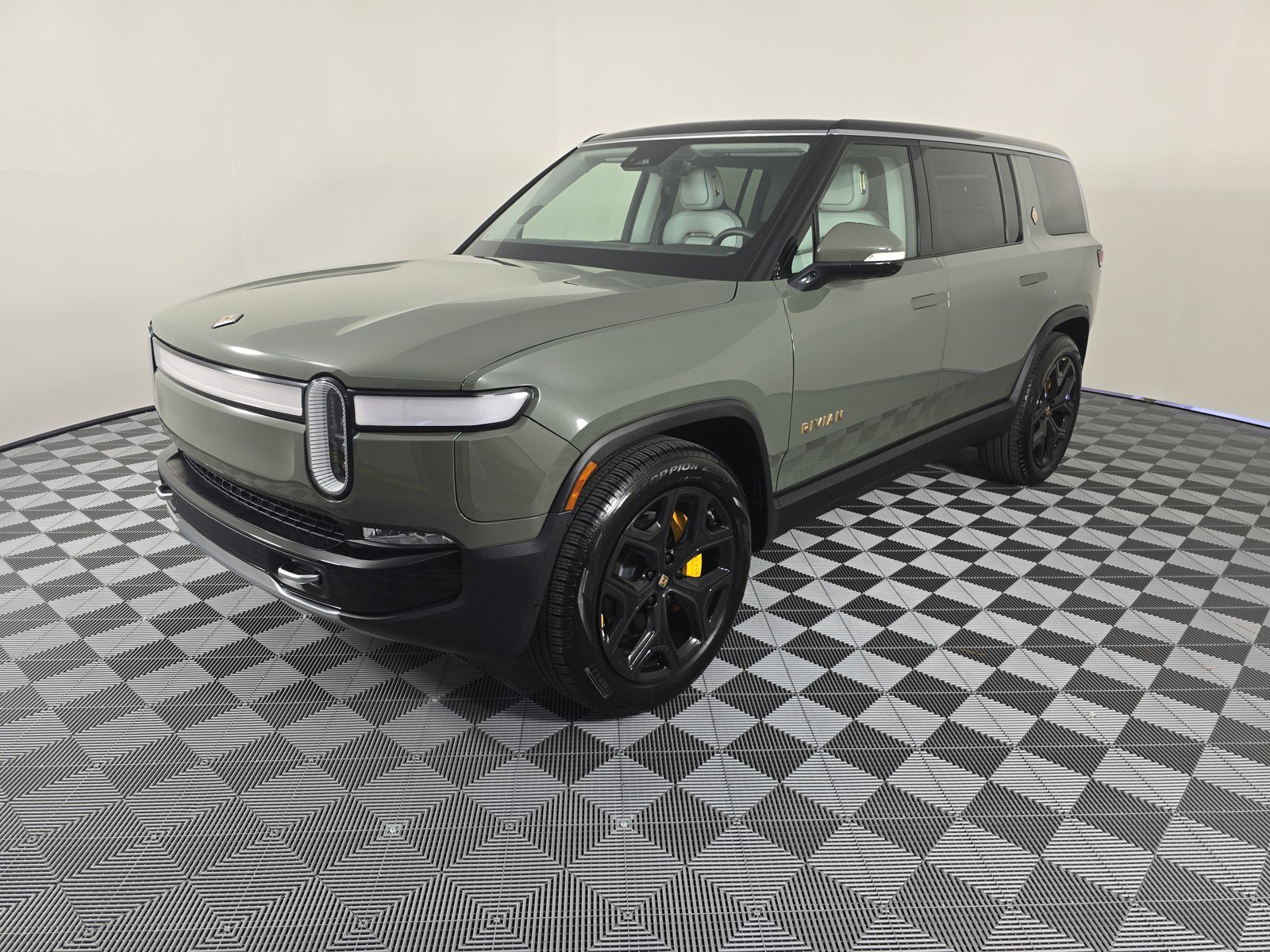 Used 2023 Rivian R1S Launch Edition